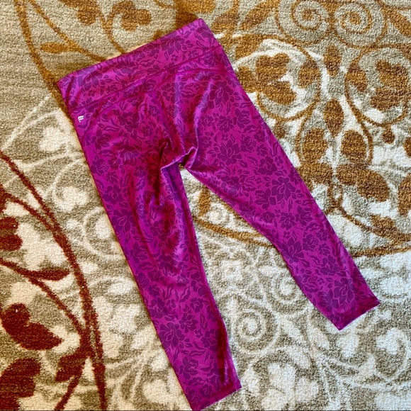 Fabletics Crop Leggings - Picture 2 of 3